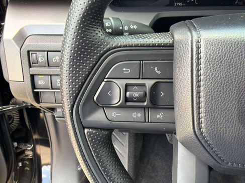 Used 2025 Toyota Tacoma SR5 AWD/4WD image 15
