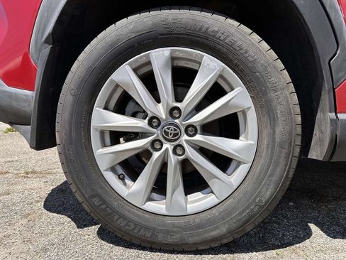 Used 2022 Toyota Corolla Cross LE w/ Moonroof Package AWD/4WD image 6