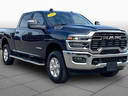 Used 2025 RAM 2500 Big Horn AWD/4WD image 2