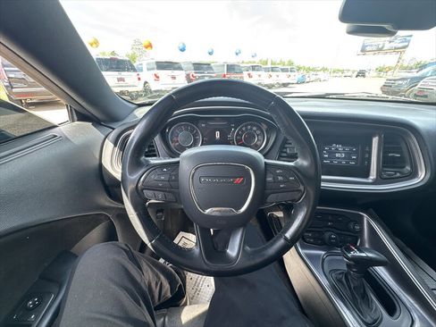 Used 2015 Dodge Challenger SXT RWD image 13