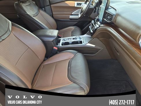 Used 2022 Ford Explorer King Ranch w/ Premium Technology Package image 14