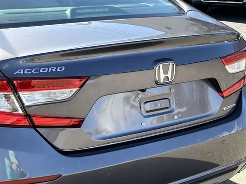 Used 2018 Honda Accord Touring image 10