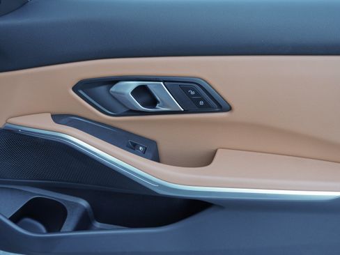 Certified 2025 BMW 330i Sedan RWD image 30