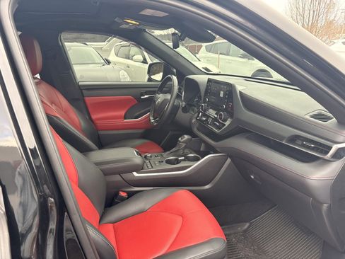 Used 2021 Toyota Highlander XSE image 24