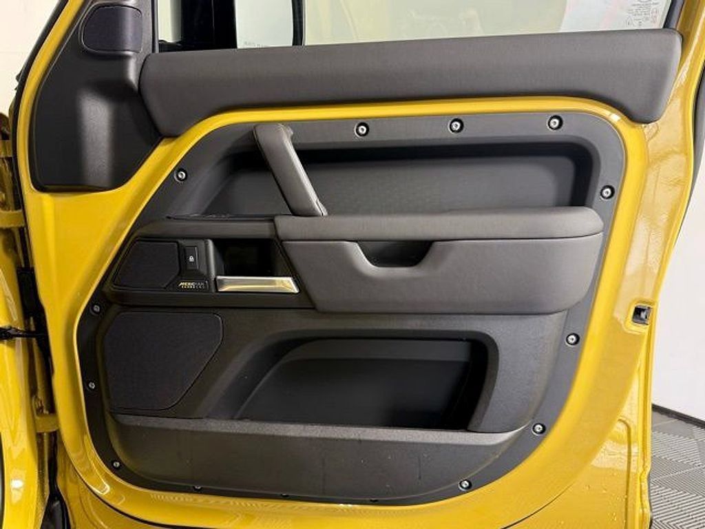 New 2026 Land Rover Defender 110 AWD/4WD image 22