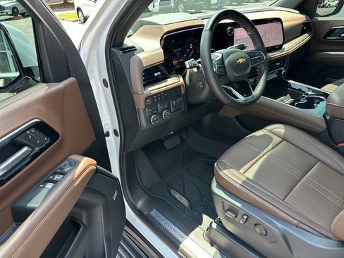 Used 2025 Chevrolet Tahoe High Country AWD/4WD image 14