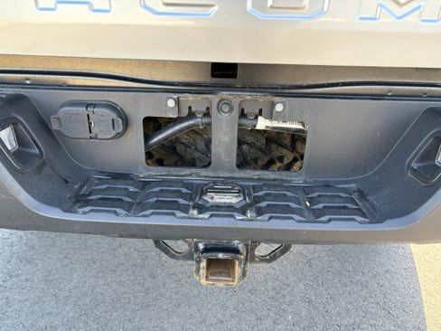 Used 2022 Toyota Tacoma TRD Off-Road AWD/4WD image 12