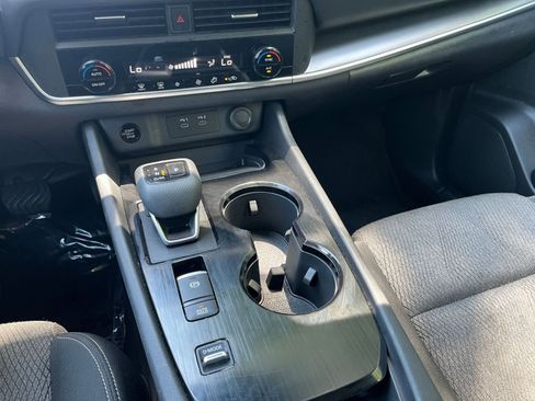 Used 2025 Nissan Rogue SV FWD image 43