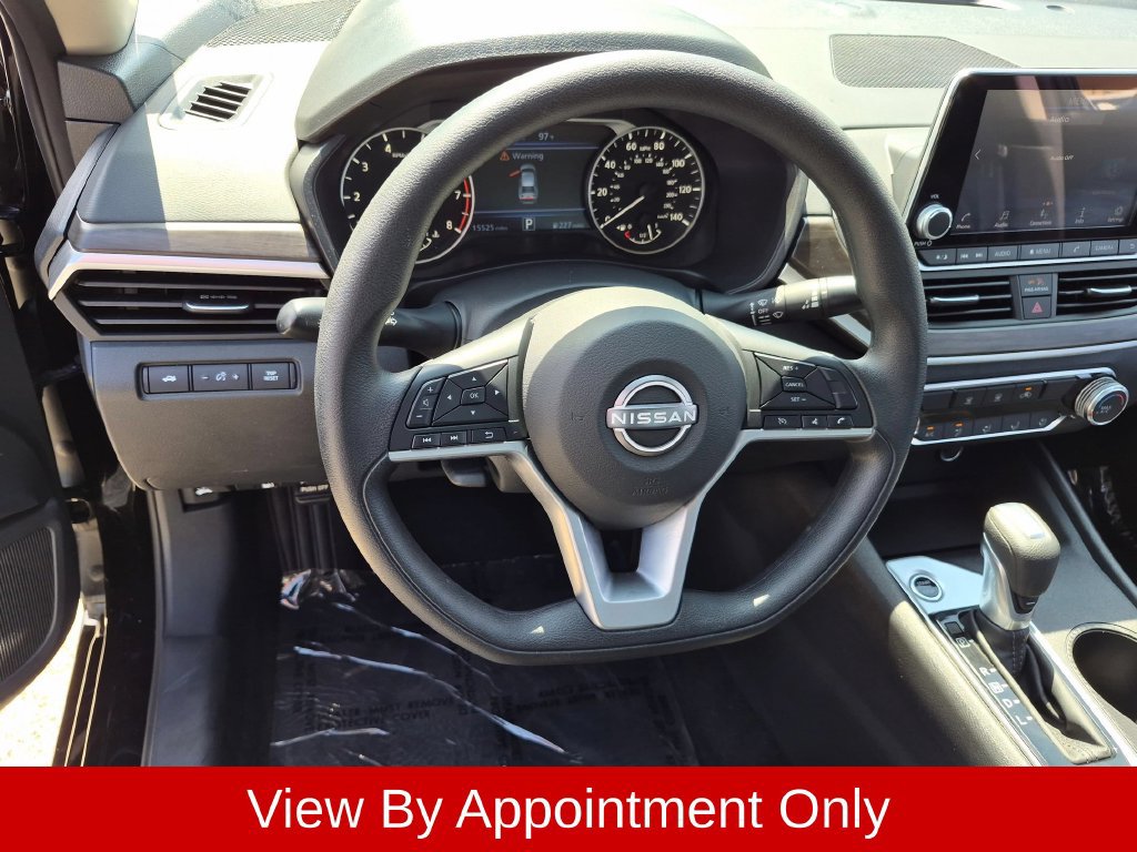Used 2025 Nissan Altima 2.5 SV FWD image 23