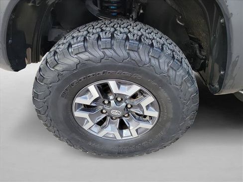 Used 2021 Toyota Tacoma TRD Off-Road AWD/4WD image 9