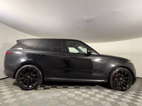Used 2025 Land Rover Range Rover Sport SE AWD/4WD image 9