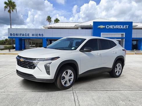 New 2026 Chevrolet Trax LS FWD image 2