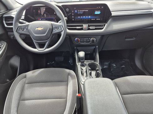 Used 2025 Chevrolet TrailBlazer LS w/ LS Convenience Package FWD image 18