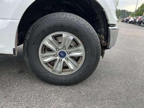 Used 2017 Ford F150 XLT AWD/4WD image 5