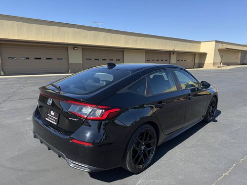 Used 2023 Honda Civic Sport image 7