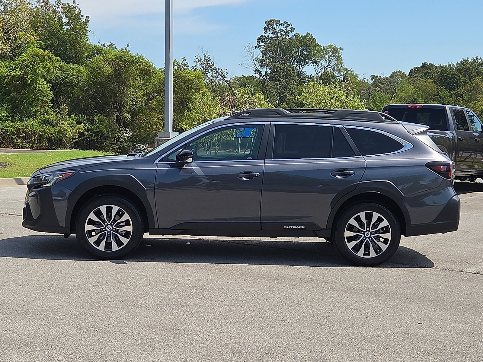Used 2024 Subaru Outback Limited XT AWD/4WD image 3