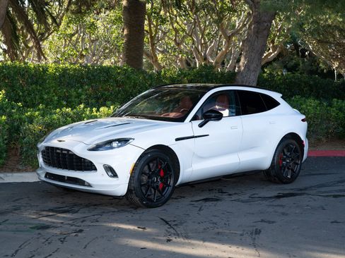 Used 2022 Aston Martin DBX image 25