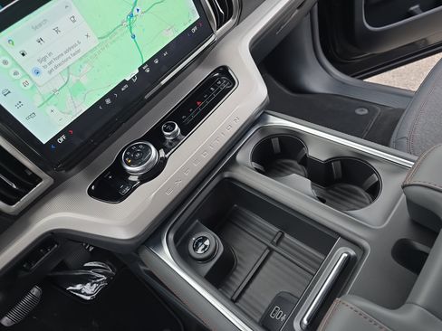 New 2025 Ford Expedition Active image 27