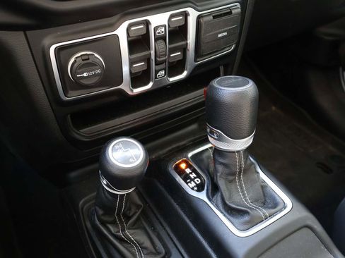 Used 2023 Jeep Gladiator Overland image 13