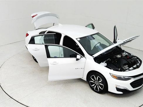 Used 2024 Chevrolet Malibu RS image 40
