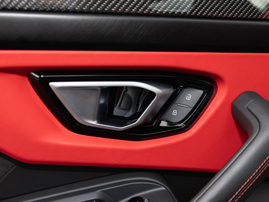 Used 2022 Lamborghini Urus AWD/4WD image 18
