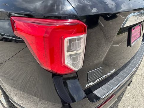 Used 2020 Ford Explorer Platinum w/ Premium Technology Package AWD/4WD image 37
