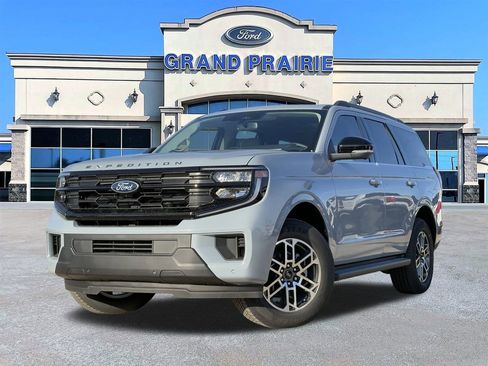 New 2025 Ford Expedition Active image 24