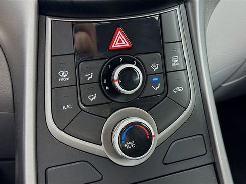 Used 2015 Hyundai Elantra SE image 15