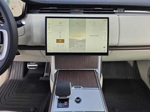 New 2026 Land Rover Range Rover Long Wheelbase SE AWD/4WD image 17