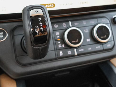 New 2026 Land Rover Defender 110 X-Dynamic SE AWD/4WD image 35
