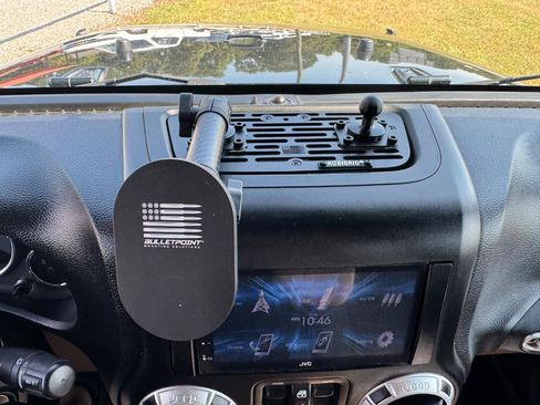 Used 2012 Jeep Wrangler Unlimited Sahara w/ Connectivity Group AWD/4WD image 45