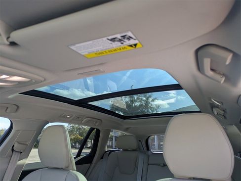 New 2026 Volvo V60 B5 Cross Country Plus w/ Protection Package Premier image 24