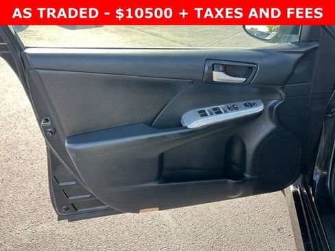 Used 2014 Toyota Camry SE image 12