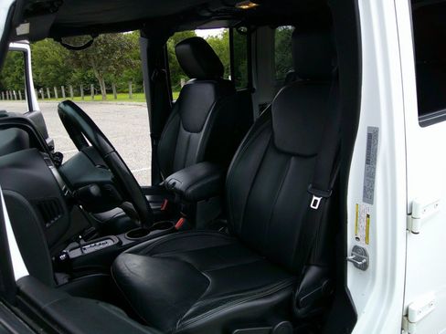 Used 2018 Jeep Wrangler Unlimited Sahara AWD/4WD image 48