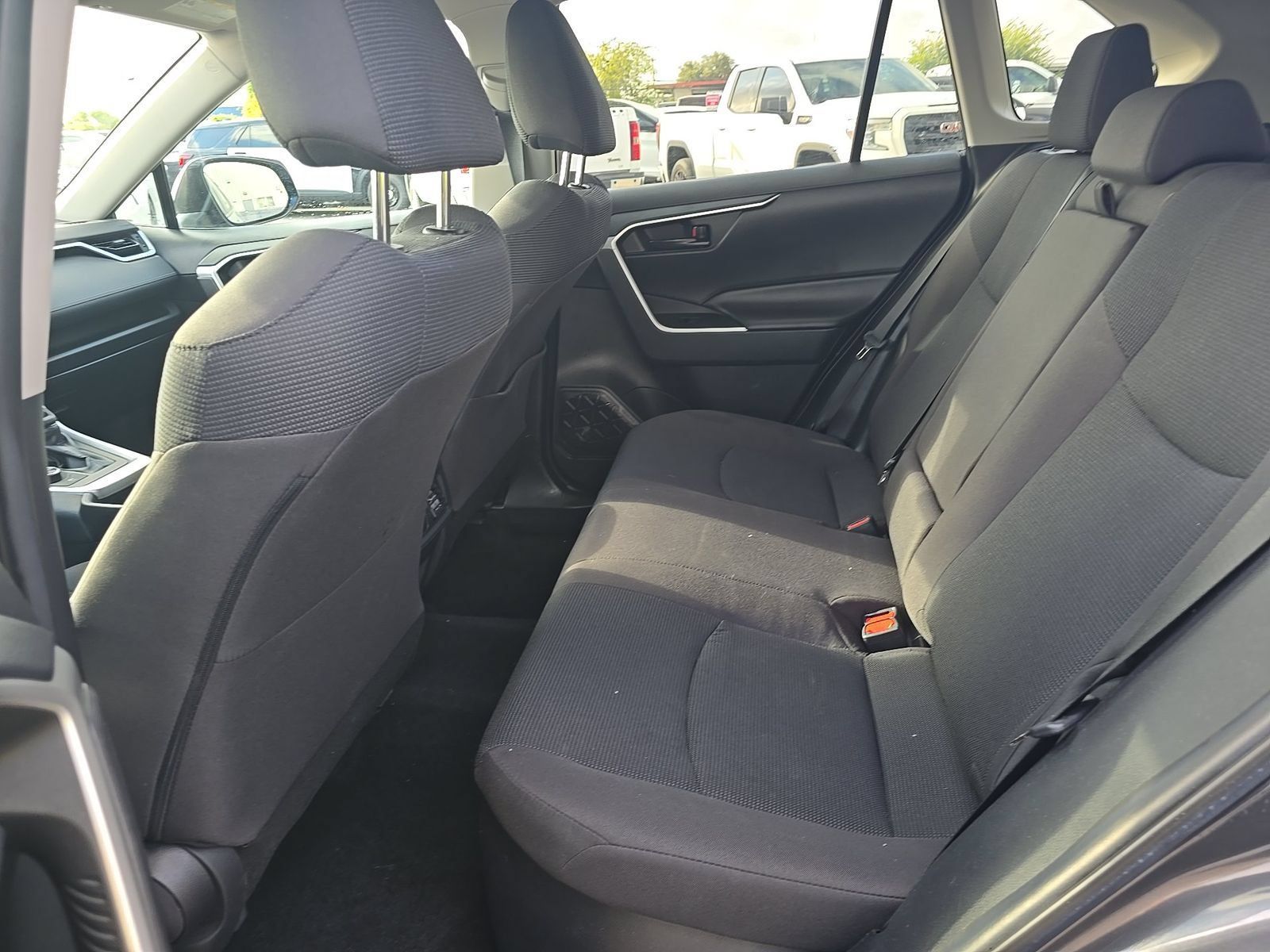 Used 2019 Toyota RAV4 LE AWD/4WD image 6
