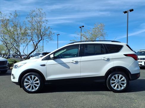 Used 2019 Ford Escape SEL image 3