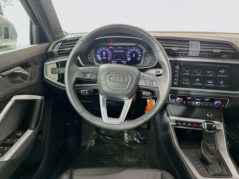 Certified 2025 Audi Q3 2.0T Premium image 21