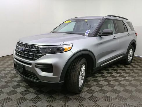 Used 2023 Ford Explorer XLT AWD/4WD image 5