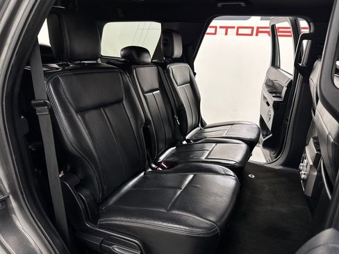 Used 2019 Ford Expedition XLT image 26