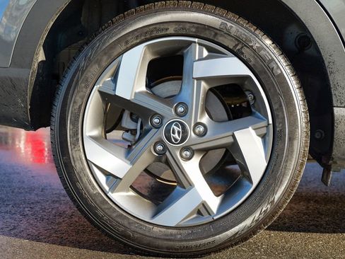 Used 2024 Hyundai Venue SEL image 13