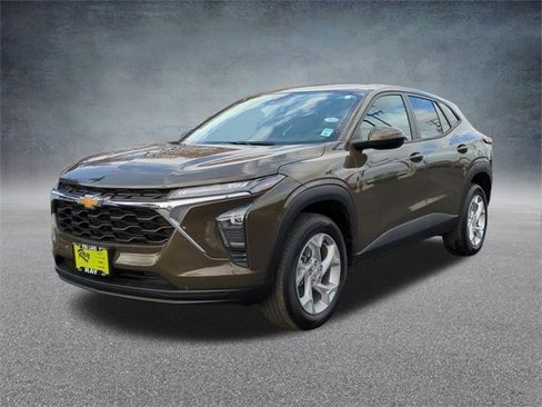 Certified 2024 Chevrolet Trax LS w/ LS Convenience Package image 5