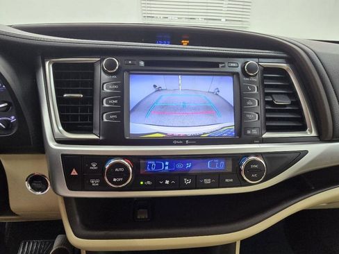 Used 2015 Toyota Highlander XLE FWD image 25