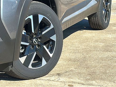 New 2025 Nissan Kicks SV w/ SV Premium Package image 3