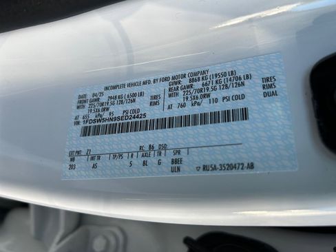 New 2025 Ford F550 4x4 Crew Cab image 18