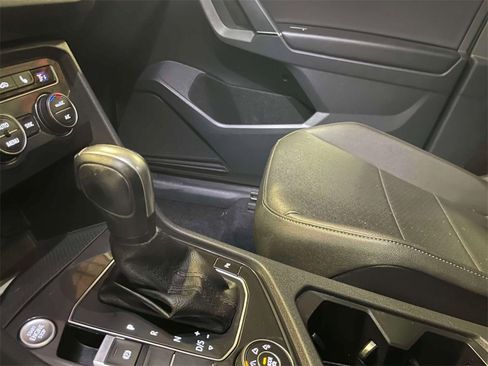 Used 2020 Volkswagen Tiguan SEL image 29