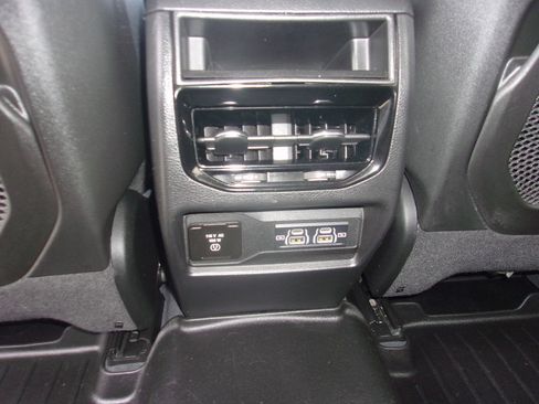 Used 2023 Jeep Grand Cherokee Laredo w/ Luxury Tech Group I AWD/4WD image 21