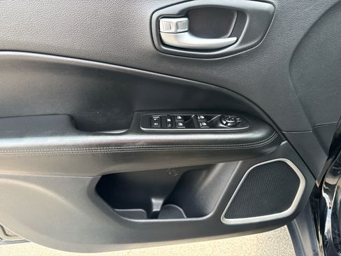 Used 2018 Jeep Compass Latitude AWD/4WD image 10
