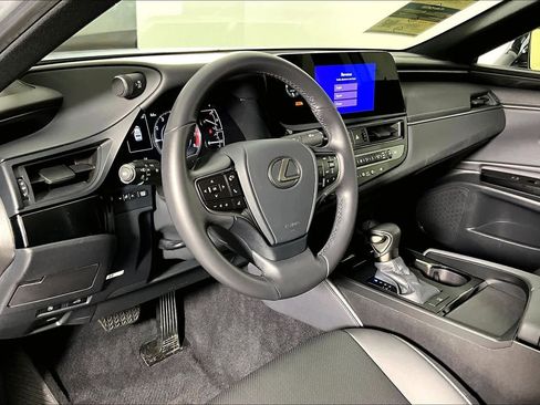 Used 2025 Lexus ES 350 image 16
