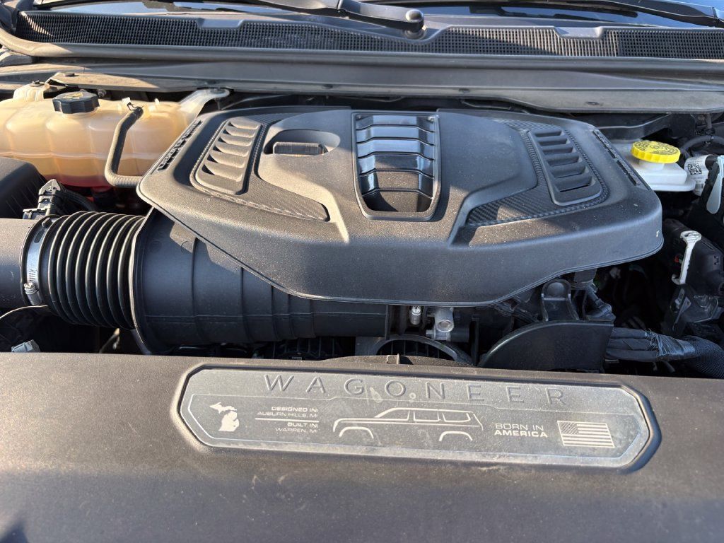 Used 2025 Jeep Wagoneer 4WD w/ Premium Group I image 27