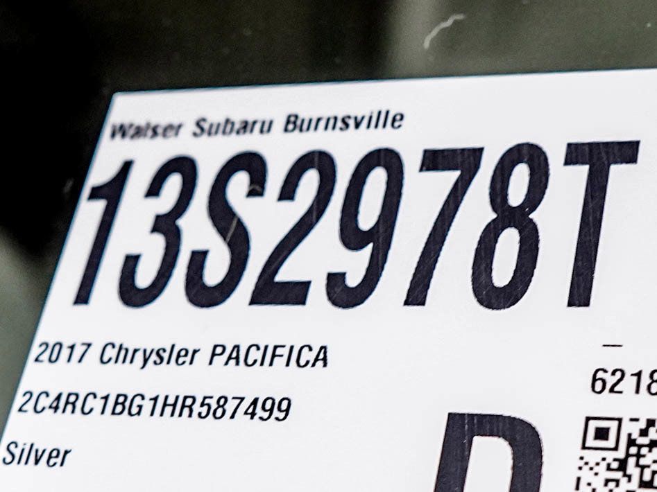 Used 2017 Chrysler Pacifica Touring-L w/ Tire & Wheel Group FWD image 30